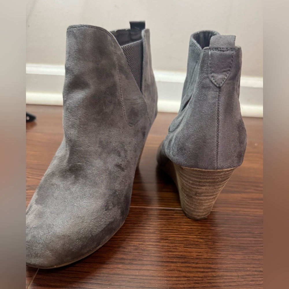 Report | Gray Suede Women’s Ankle Booties | Size 7 - Picture 3 of 6